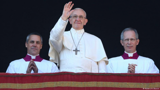 Папа Римський у пасхальному зверненні побажав миру Україні та Сирії