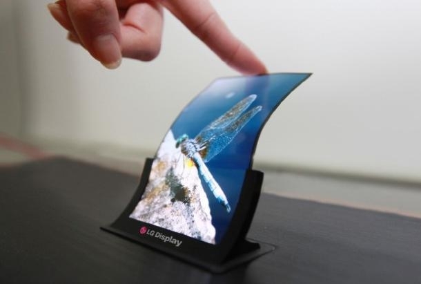 LG офіційно представила перший смартфон із гнучким екраном