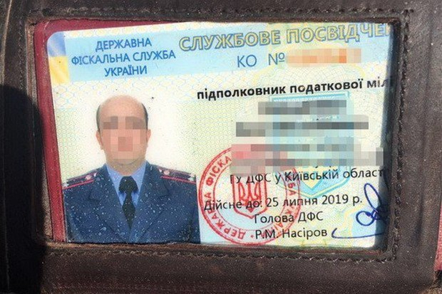 Начальника одного из отделов Главного управления ДФС в Киевской области поймали на взятке в 400 тыс