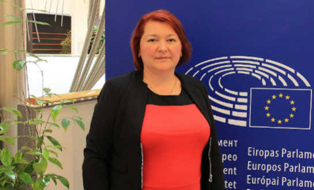 Закарпатка Андреа Бочкор выступила в Европарламенте против украинского закона об образовании