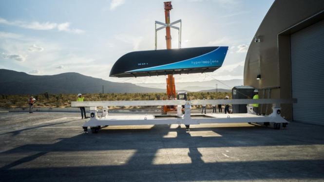 Вакуумный поезд Hyperloop One разогнался до 310 км/ч