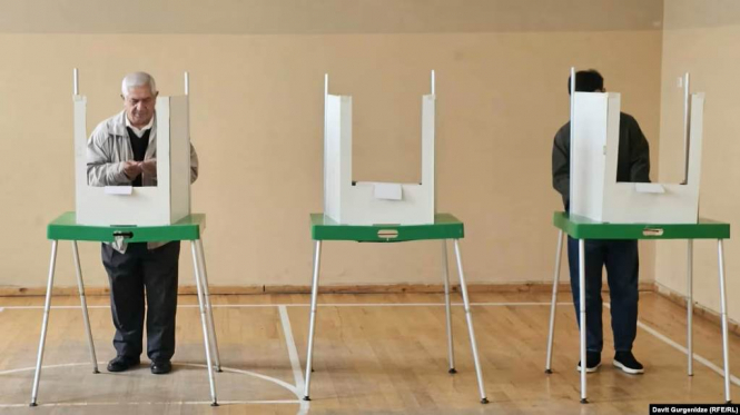 У Грузії перемагають проросійські сили на тлі сутичок протестувальників зі спецназом