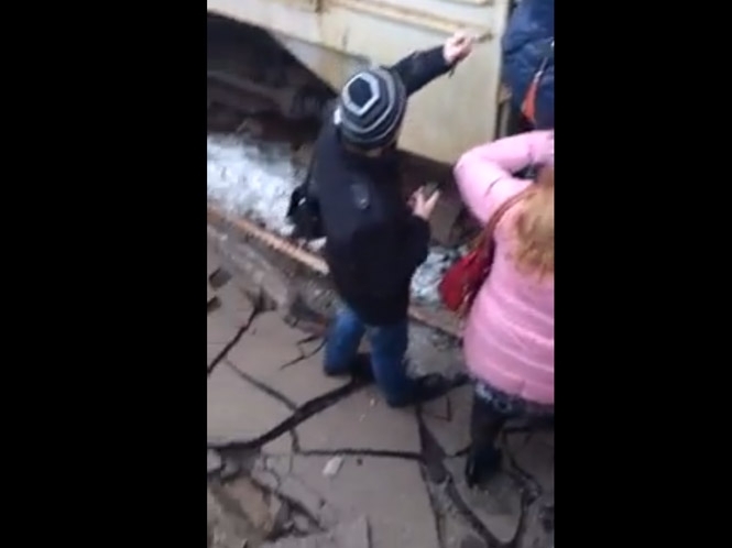 Платформа у Києві не провалилась, а просіла: ніхто не постраждав, - рятувальники