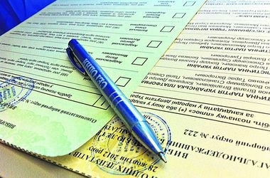 У Львові у пункті прийому макулатури виявили виборчі бюлетені, - ФОТО