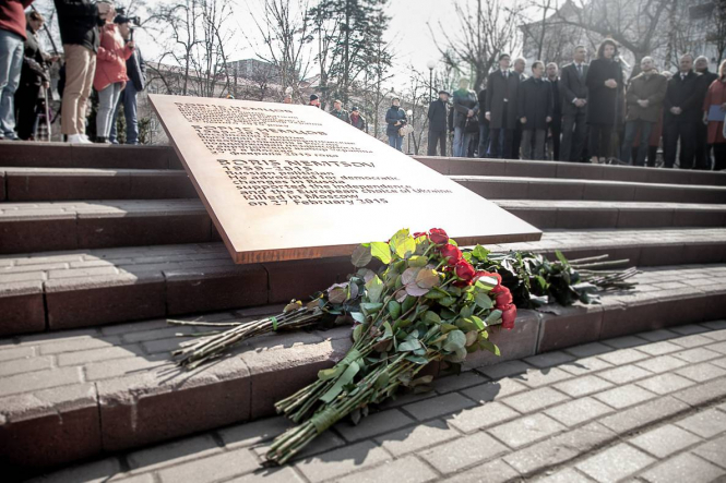 Поруч з посольством РФ у Києві відкрили сквер імені Бориса Нємцова