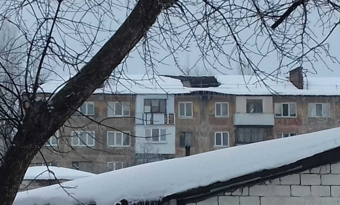 В жилом доме в оккупированной Макеевке обрушилась крыша