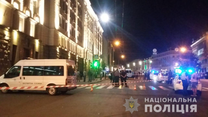 На мэрию Харькова совершено нападение: застрелен полицейский, есть раненые