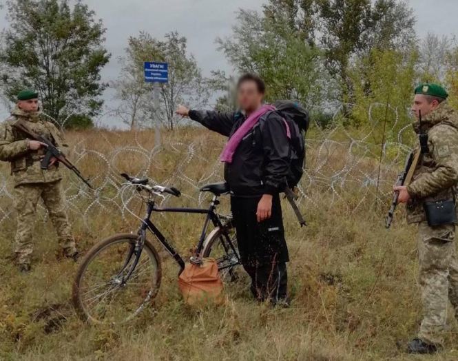 Американец на велосипеде пытался незаконно проехать из Украины в Россию для встречи с любимой