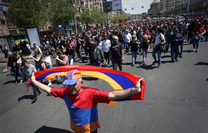 В Армении из-за протестов сорвано заседание парламента