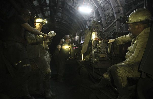 На Луганщине шахтеры десятые сутки бастуют под землей: им четыре месяца не платят зарплату