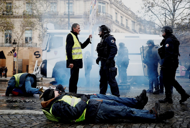 Протесты во Франции: на улицы вышли более 100 тысяч человек, по меньшей мере 500 ранены, - ФОТО
