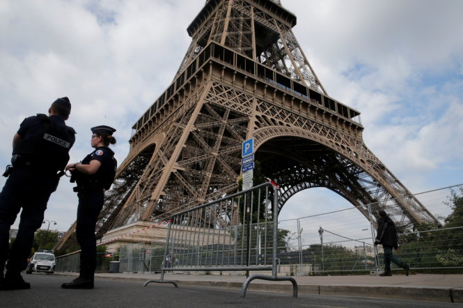 Полиция задержала у Эйфелевой башни мужчину, который признался в намерении совершить теракт