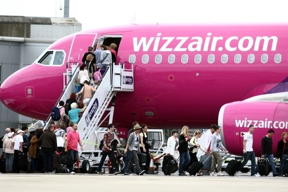 Лоукостер Wizz Air у розпал сезону скорочує рейси на популярних напрямках