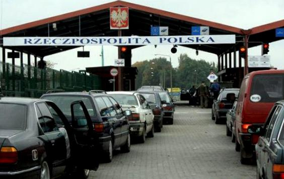 Польща вводить прикордонний контроль авто зі Словаччини