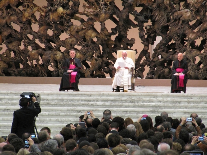 Франциск запросив на святкову месу понад три тисячі бездомних