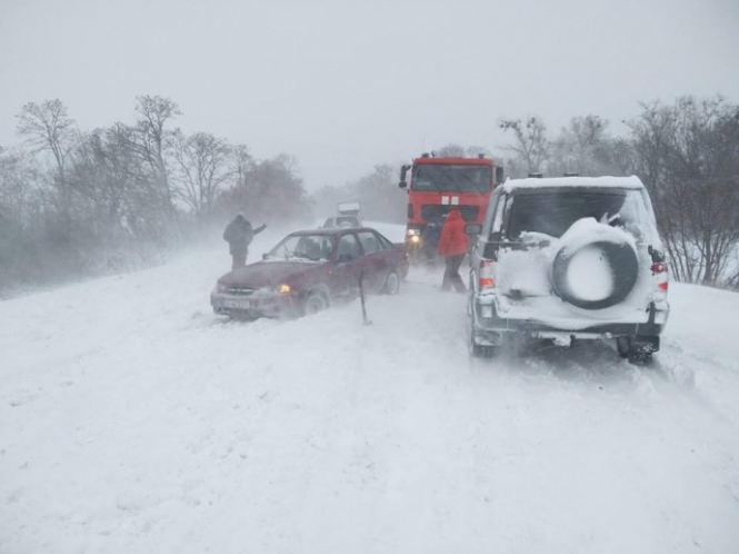 В Запорожской и Донецкой областях ввели ограничения для транспорта из-за снегопада, - КАРТА