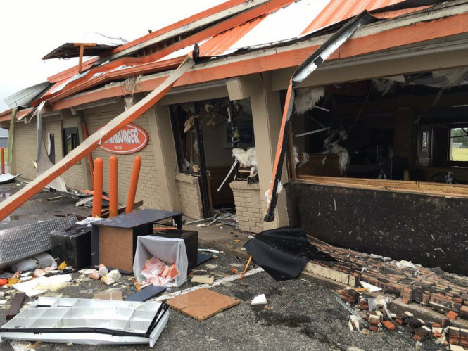 В США обрушился мощный торнадо: 30 жителей травмированы