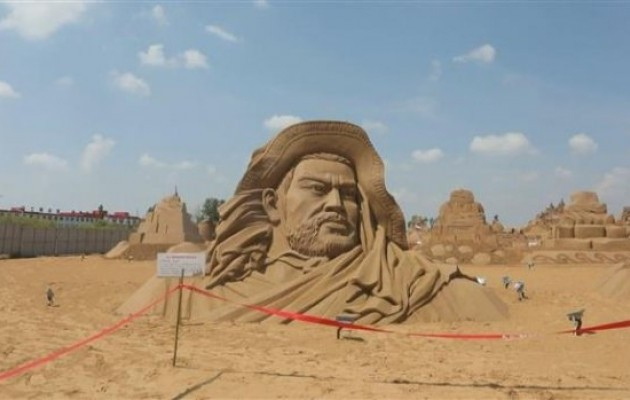 В Китае построили крупнейшую в мире скульптуру из песка, - ФОТО