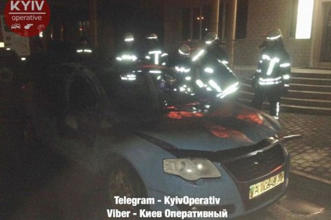Уночі в Києві згоріли три машини 
