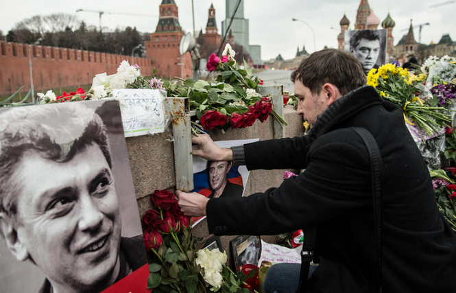 В Москве тысячи людей собрались на Марш памяти Немцова - ОНЛАЙН-ТРАНСЛЯЦИЯ