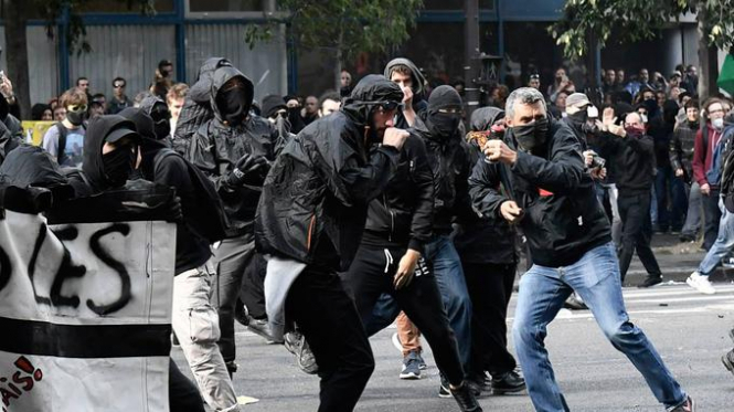 Во Франции в протестах против трудовой реформы приняли участие 400 тыс. человек