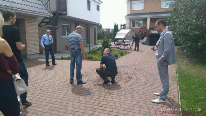 Под Киевом депутату бросили гранату во двор