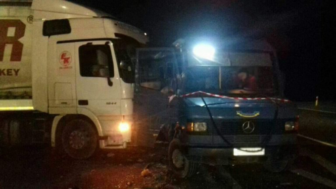 На Львовщине грузовик въехал в рейсовый автобус, 12 пострадавших