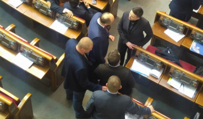 Савченко вивели з сесійної зали, через нібито гранати в сумці, - ВІДЕО
