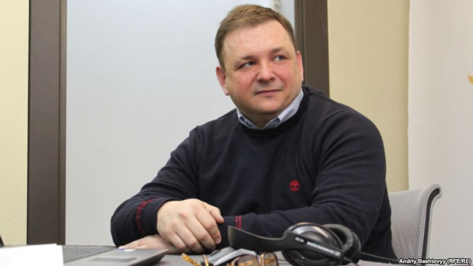 Глава Конституционного суда Шевчук отказался от госохраны и спецавтомобиля