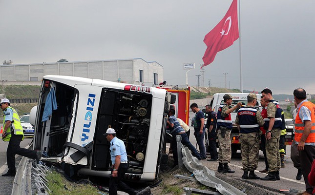 В Турции перевернулся военный автобус: пострадали 47 человек