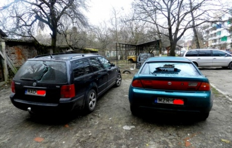 В городе на Закарпатье ночью побили стекла в 9 автомобилях с венгерскими номерами