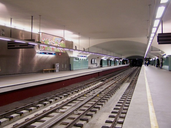 На час повітряної тривоги поїзди метро в Києві обмежуватимуть рух наземною ділянкою та мостом