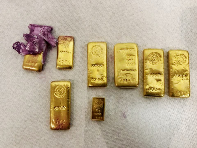 Львівські митники знайшли вісім злитків золота в банці фарби з Великобританії