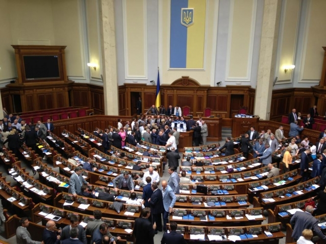 Опозиція заблокувала трибуну, поки Янукович не відзвітує в Раді особисто
