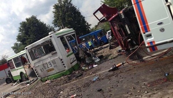 Під Москвою вантажівка протаранила пасажирський автобус: померло 18 людей