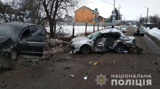 Под Киевом мужчина на авто с гранатами убегал от полиции и влетел в Opel: погиб водитель