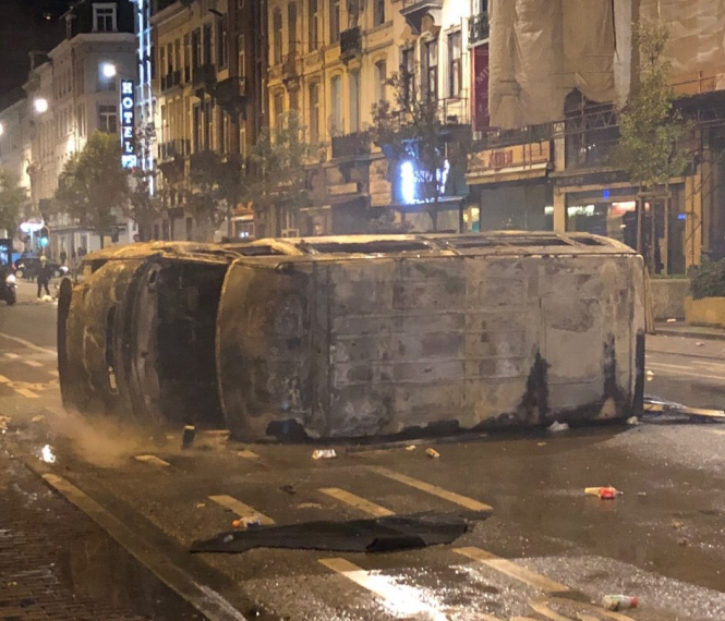 В беспорядках с болельщиками в Брюсселе пострадали 22 полицейских