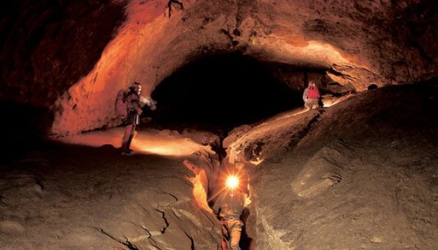 В Швейцарии восемь туристов пять дней не могли выбраться из пещеры