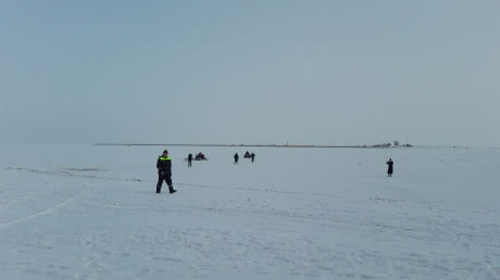 В Эстонии микроавтобус провалился под лед: спасти удалось только двух пассажиров
