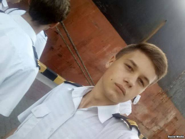 Украинскому моряку Эйдеру нужна операция - у него ранены ноги и судороги