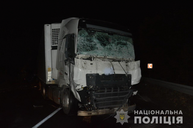 На Закарпатье микроавтобус врезался в грузовик: трое погибших