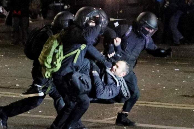 У Грузії силовики за ніч затримали понад сотню мітингувальників