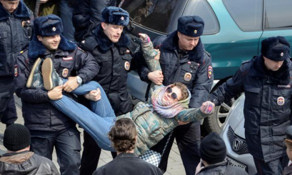 На митингах в Москве задержаны полтысячи человек силовики применили спецсредства