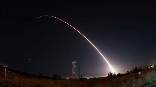 США успешно запустили баллистическую ракету - ВИДЕО