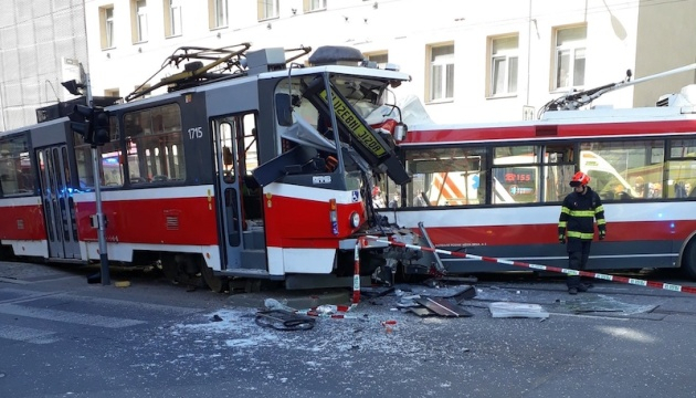 В Чехии трамвай и троллейбус столкнулись лоб в лоб, 38 пострадавших