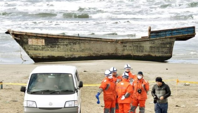 Біля берегів Японії виявили човен з останками восьми осіб на борту 