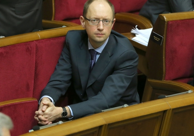 Готовий проект нової Конституції, який перетворить країну в парламентську республіку, - Яценюк