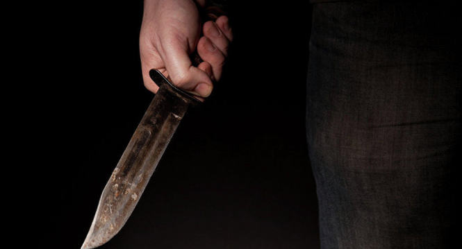 Чоловік на Харківщині напоїв горілкою і 32 рази вдарив ножем восьмирічну дитину
