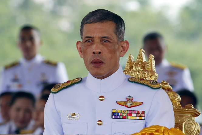 Жители Таиланда больше не увидят своего короля в майке на Facebook