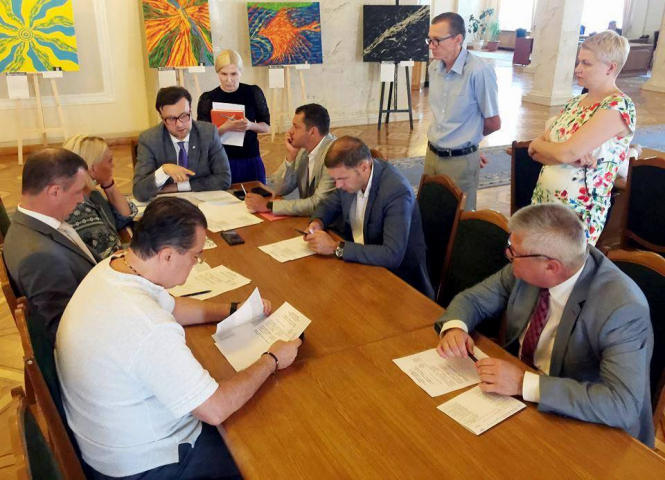 Комитет Рады поддержал поправки Порошенко в закон о криминализации контрабанды леса